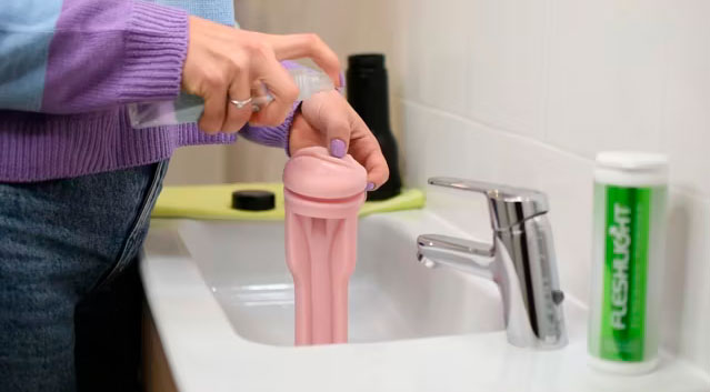 Cómo limpar masturbador Fleshlight